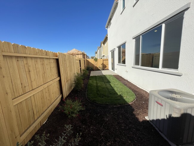 Building Photo - 4803 Lukella Dr