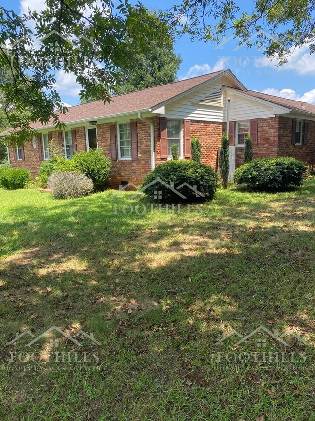 Building Photo - 209 Brentwood Cir