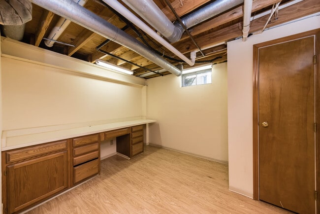 Building Photo - 6085 Tara Hill Dr