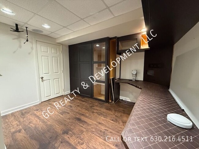 Building Photo - 308 Windsor-Unit A