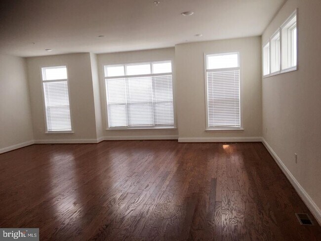 Building Photo - 22591 Amendola Terrace