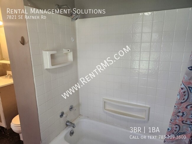 Building Photo - 7821 SE Ratner Rd