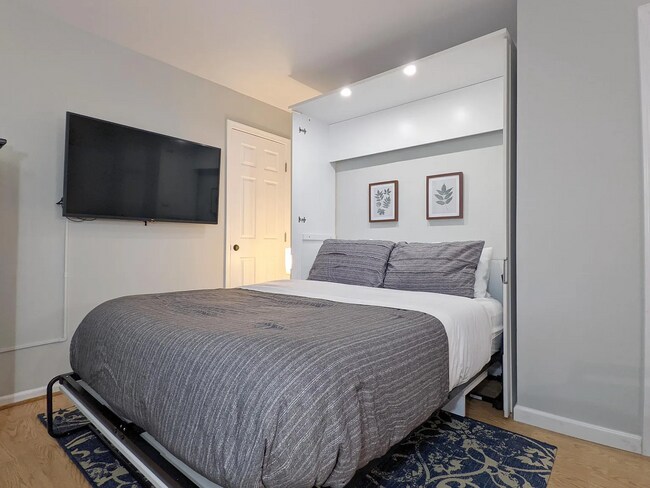 Building Photo - 1102 S Buckingham Rd