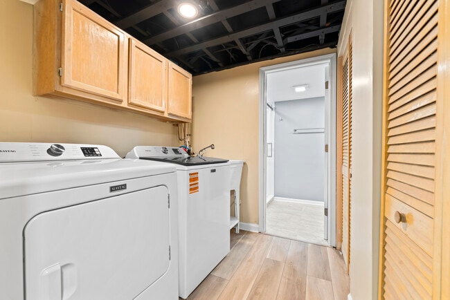 Building Photo - 15222 Huntington Ct