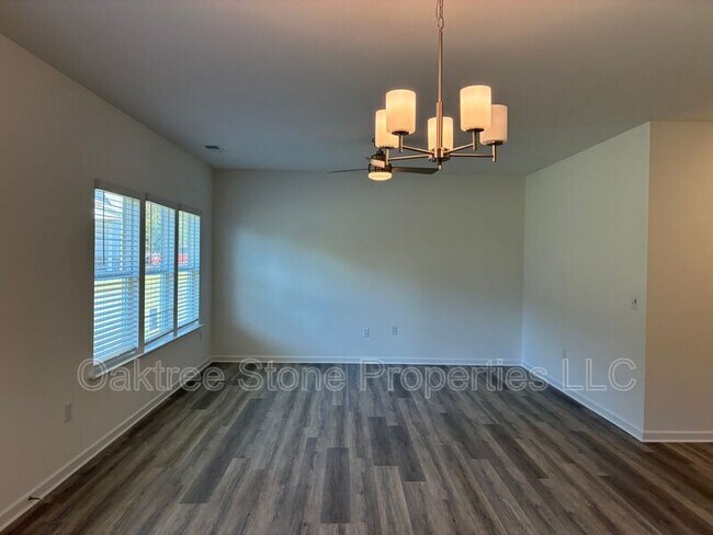 Building Photo - 3378 Skyland Dr