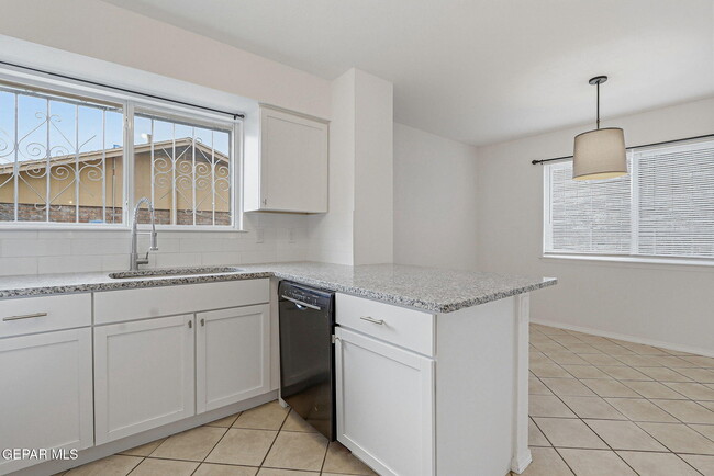 Building Photo - 10837 Gemstone St