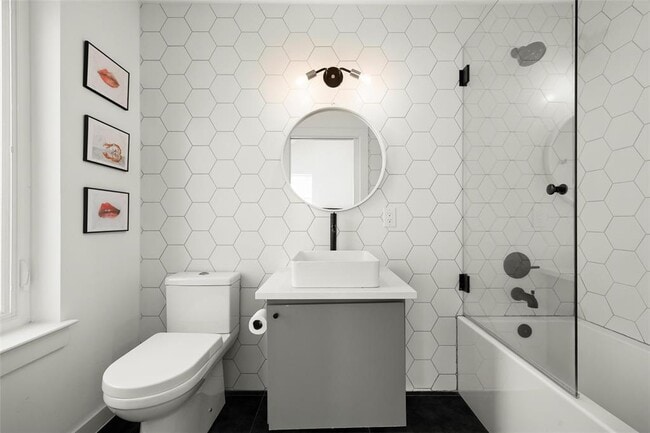 Building Photo - 902 Garden Villa Ct