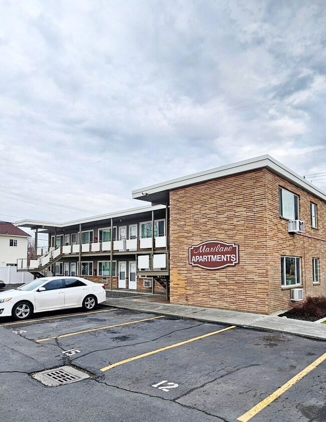 Building Photo - 1 Bedroom Apartment-August rent FREE!