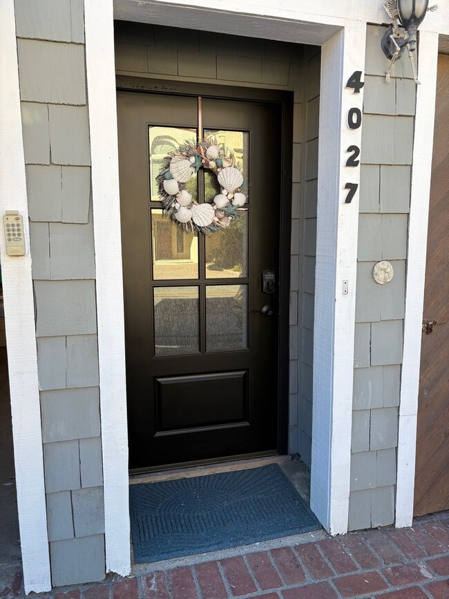 Building Photo - 4027-4029 Ocean Dr