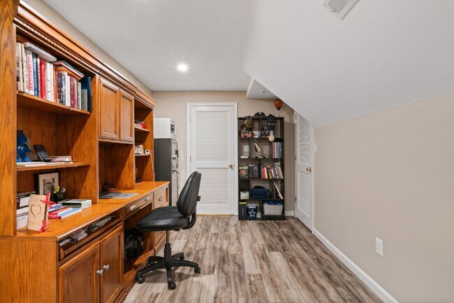 Building Photo - ***Amazing opportunity to rent this beauti...