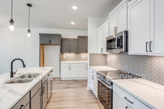 Building Photo - 8441 W 37th Ct N