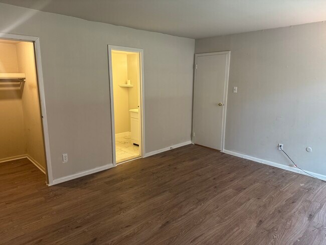 Building Photo - 4000 Gypsy Ln