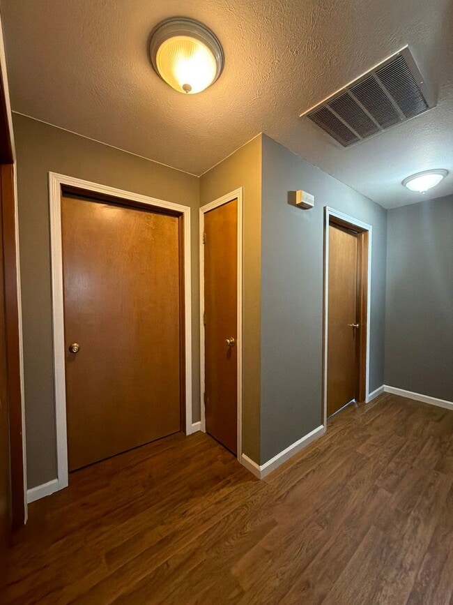 Building Photo - 218 Stonewall Ct