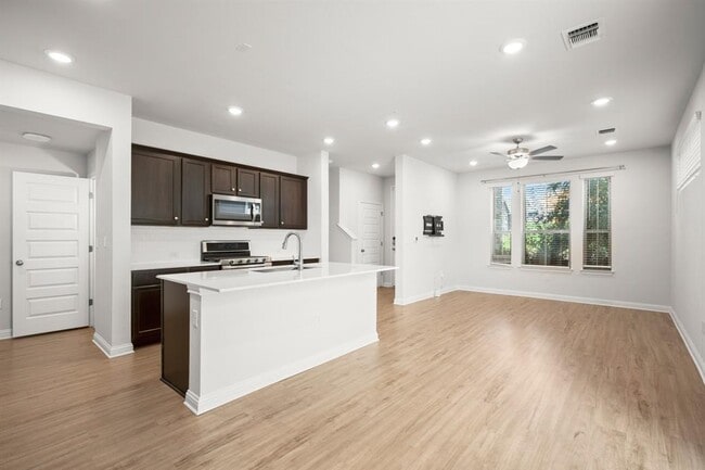Building Photo - 8511 Leroi Dr