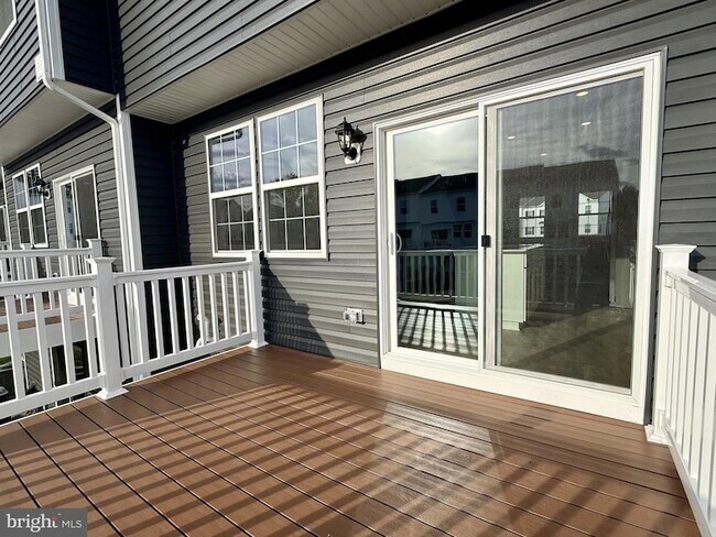 Building Photo - 209 Independence Ct