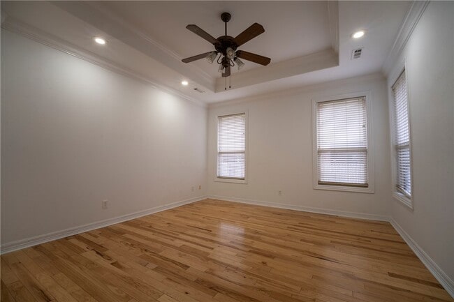 Building Photo - 4604 SW Swinton Dr