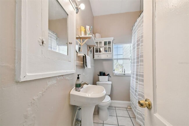 Building Photo - 2445 2nd Ave N