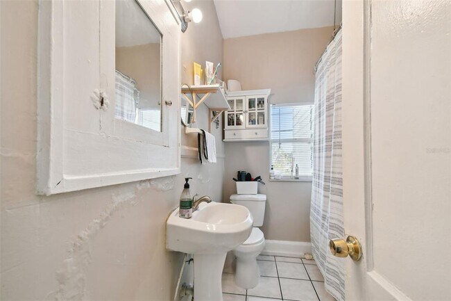 Building Photo - 2445 2nd Ave N