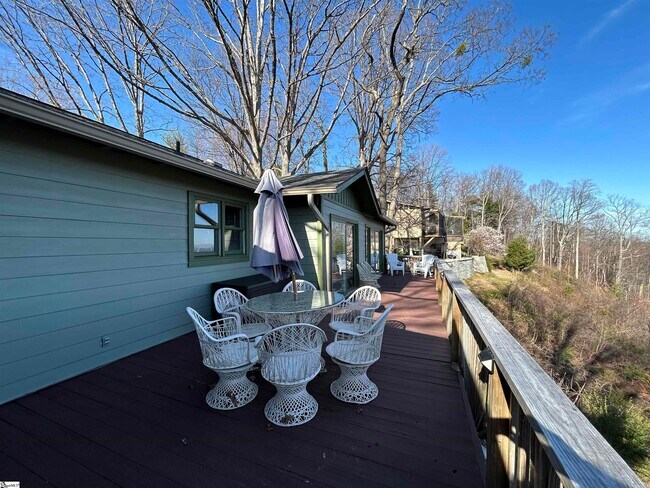 Building Photo - 1671 Hogback Mountain Rd