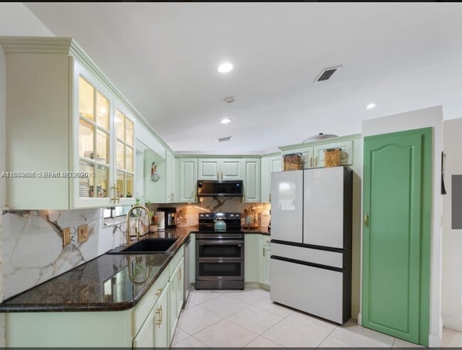 Building Photo - 14610 SW 145th Pl