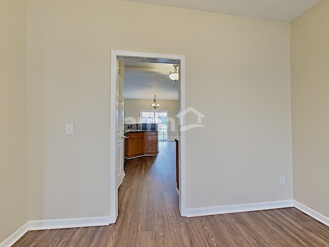 Building Photo - 1039 Vanguard Dr