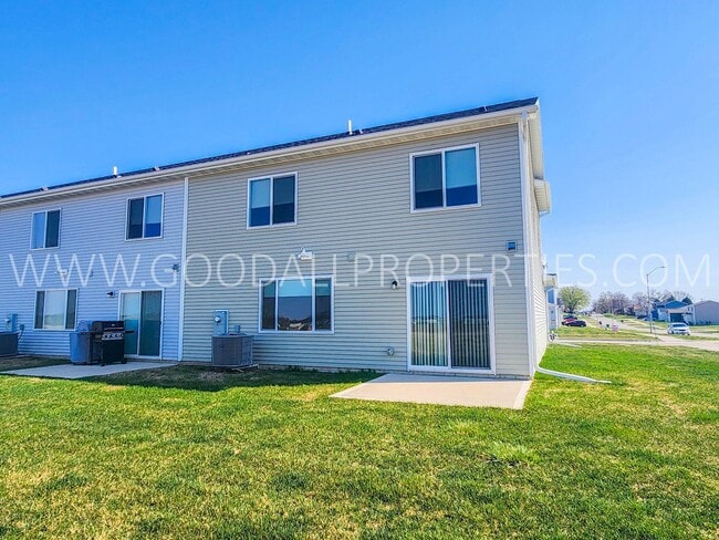 Building Photo - 3 Bedroom 2 Bathroom 2 Car garage in De Soto.