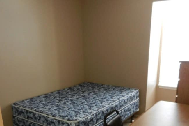 4 bedroom 2 full bath - 1010 West Springfield Avenue