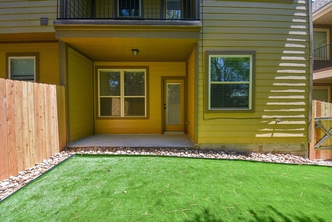 Building Photo - 18 Cheswood Manor Drive