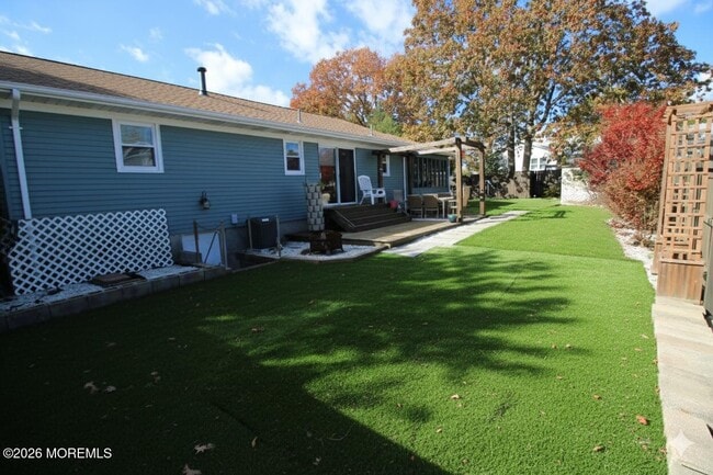 Building Photo - 60 Shell St