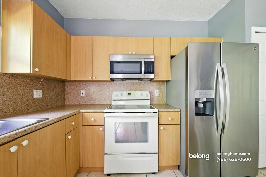 Building Photo - 2915 SE 15th Terrace