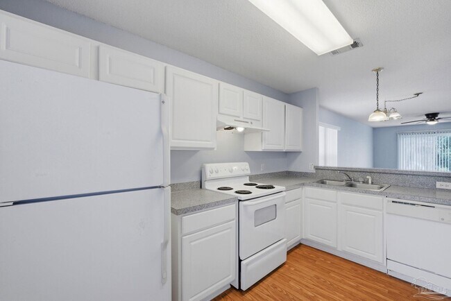 Building Photo - 1076 Antigua Cir