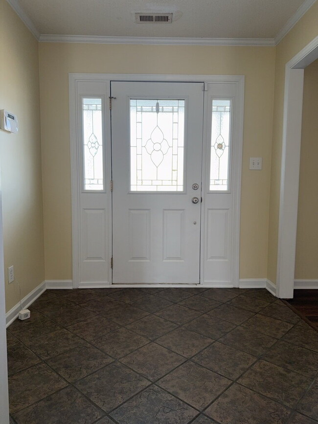 Building Photo - Three Bedroom Two and Half Full Bathroom R...