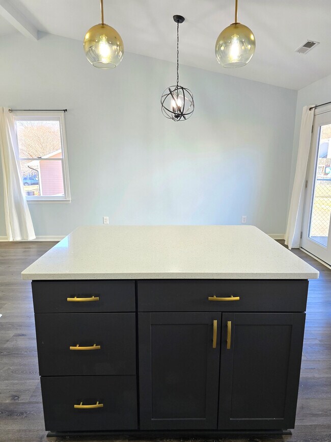 Building Photo - 3533 Cedar Post Rd