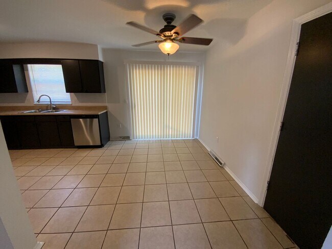 Building Photo - 409-411 Brewer Dr