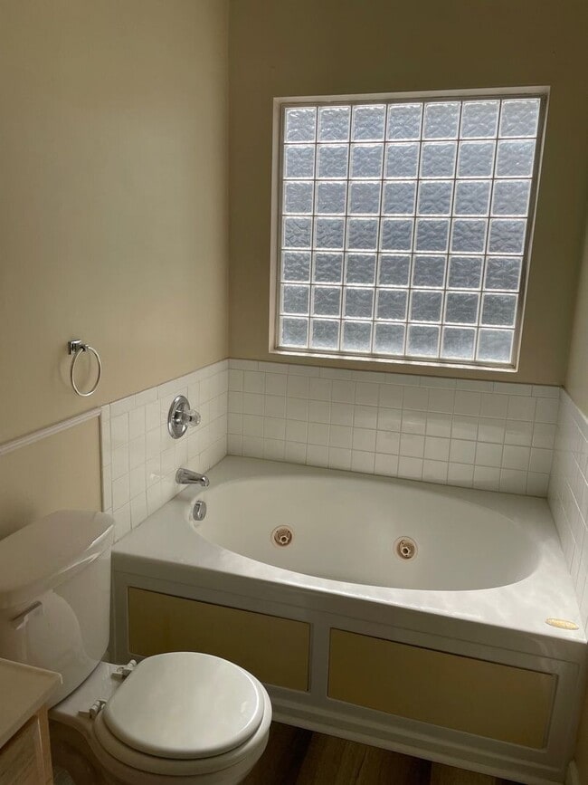 Building Photo - Spacious 4-Bedroom End-Unit Condo in Virgi...