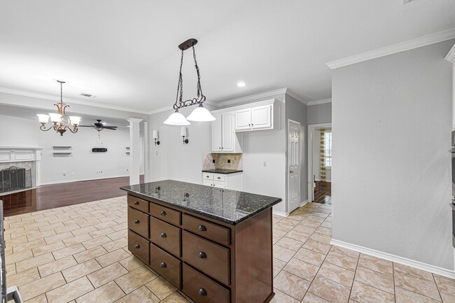 Building Photo - 902 Fairgate Dr