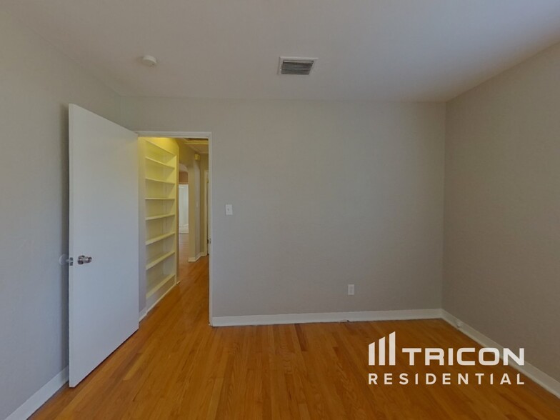 Building Photo - 4259 3rd Ave S