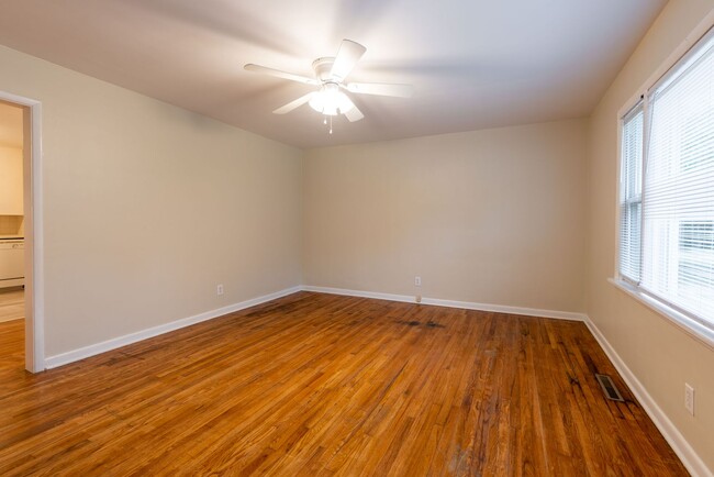 Building Photo - Portland Duplex