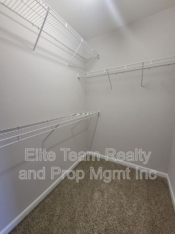 Building Photo - 2339 Whitford Ln