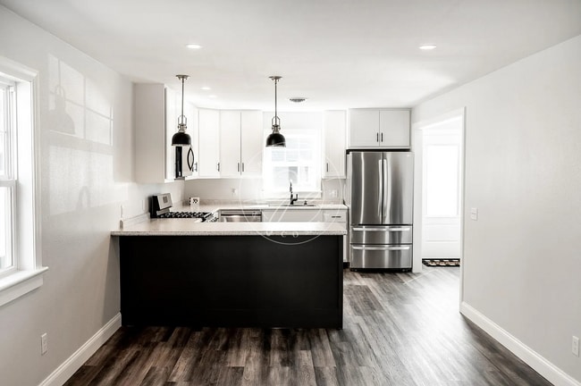 Building Photo - FULLY RENOVATED HOME NEAR DOWNTOWN PERRYSBURG | 3 BED | 2.5 CAR GARAGE | FENCED YARD