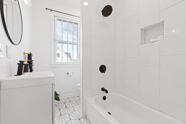 Building Photo - Charming + Modern Highland Park Home - 3 Beds, 2 Baths, Fenced Yard, + Plenty of Parking!