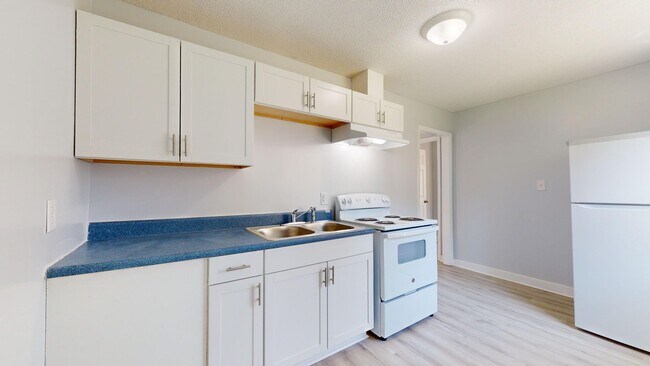 Building Photo - Two bedroom apartment for $1199 per month ~5 minutes from the Airport in a quaint and quiet commu...