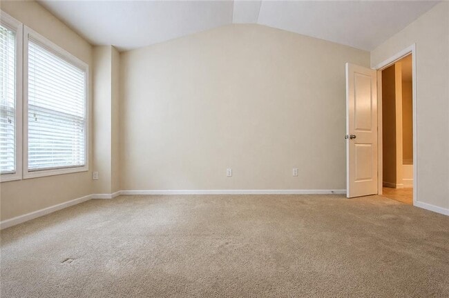 Building Photo - 2132 Greencrest Cir