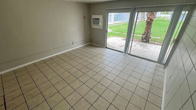 Building Photo - "Second Month of Rent FREE" Charming Studi...