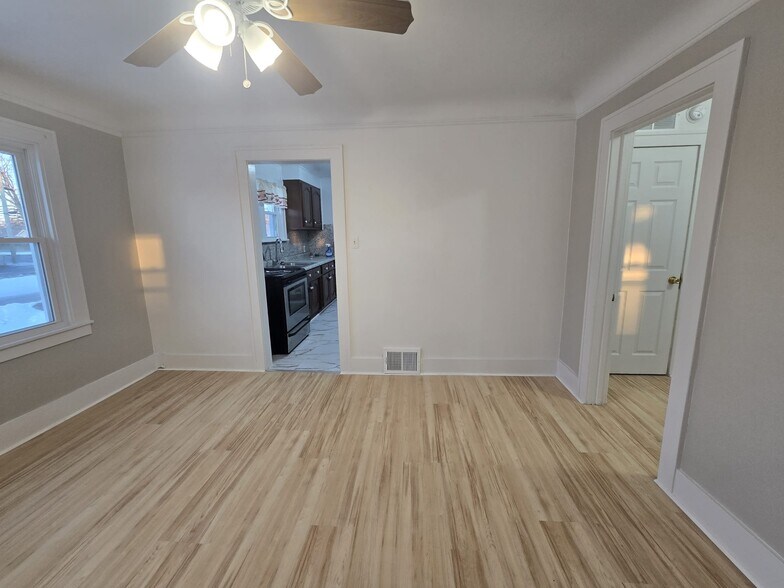 Building Photo - 148 N Wayne Rd