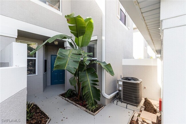 Building Photo - 12040 Summergate Cir