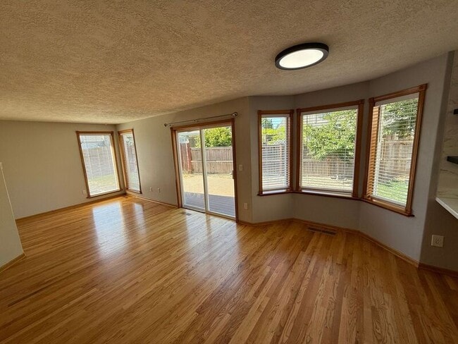 Building Photo - 757 Sphinx Ct NE