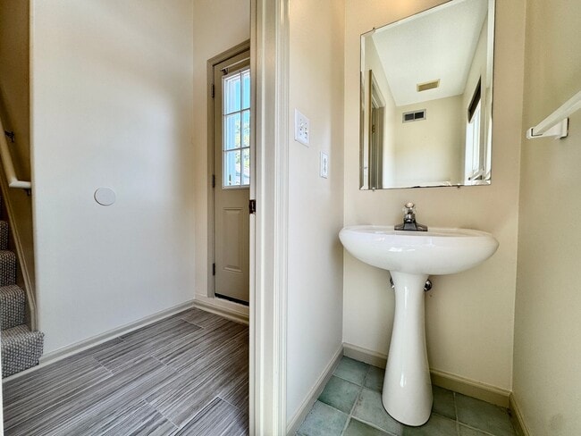 Building Photo - A Chesapeake Bay Townhome w/Garage, Available NOW! 2 Downstairs Bedrooms - Pet Friendly - 2 Balco...