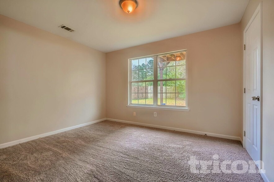 Building Photo - 3160 Brookfield Dr SW