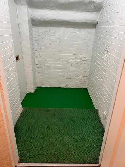 Mud Room - 85 Appleton St